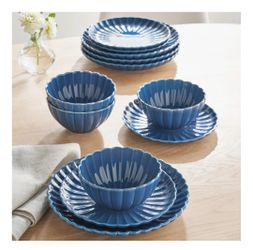 Pioneer Woman 12-Piece Blue Blossom Dinnerware Set – Stylish, Durable, & Perfect for Everyday or Special Occasions