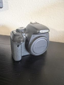 DSLR CANON T3I (BODY ONLY)