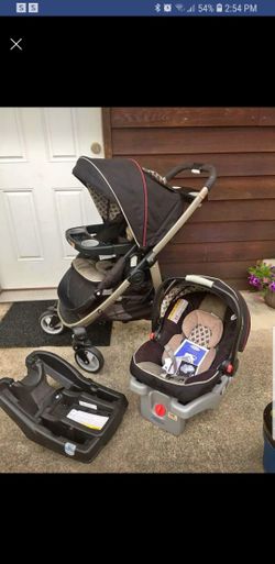 Graco sungride quick connect stroller carseat combo.Comes with two bases and is unisex