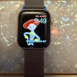 Apple Watch Series 6 - Gold w/accesories