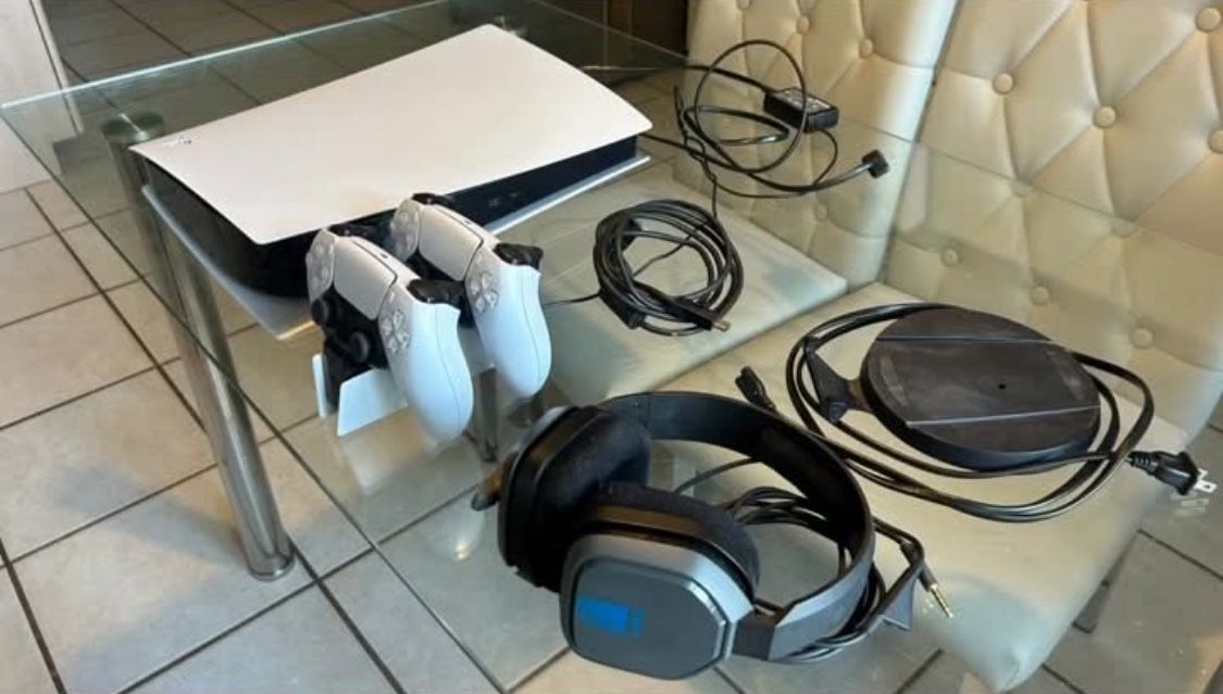 Mint PS5 w/ Extras – Charging Dock, Headset, 2 Controllers – Ready to Play”