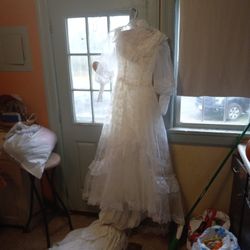 Wedding Dress Never Worn Size 8....