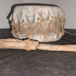 Handcrafted Rawhide Drum by Artist Alice D. Kilmer - Oak Ridge Studio⚠️⚠️ CERAMIC ⚠️⚠️
⚠️⚠️⚠️⚠️⚠️⚠️It's not a real drum ⚠️⚠️⚠️