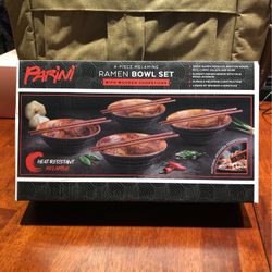 New four piece Ramen bowl set with wooden chopsticks new in box