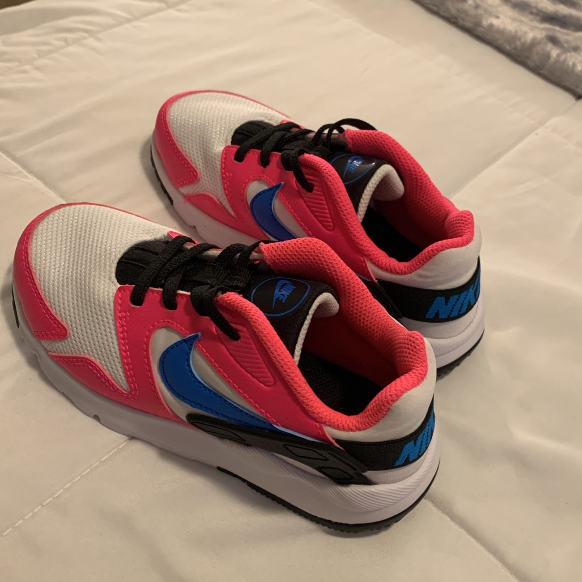 Girls Nikes