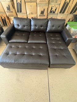🚨 MAKE ME AN OFFER! 🚨  Like-New Leather Couch – Ready to Go ASAP!