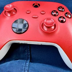 Microsoft Xbox wireless Controller W/rechargeable Battery 