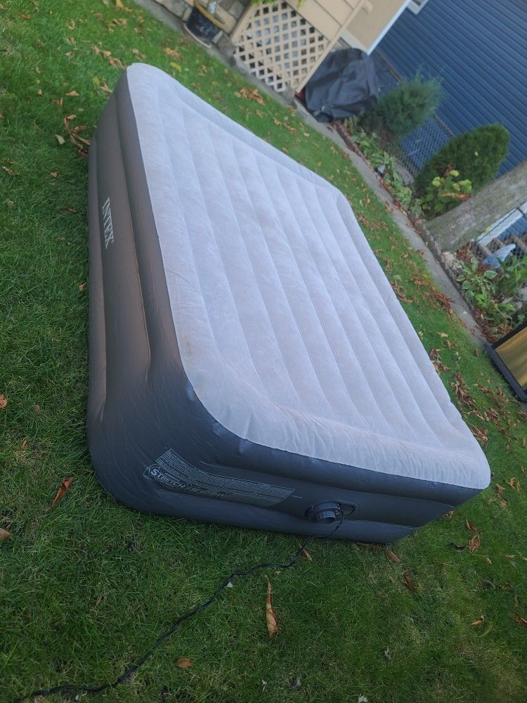 Air Mattress Queen Intex
