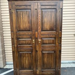 Closet, armoire 76” tall with hanging rod/ropero, closet con palo para colgar ropa