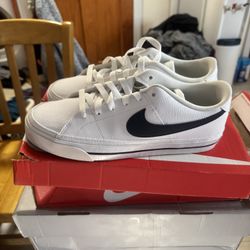 Nike Court Legacy New Size 9