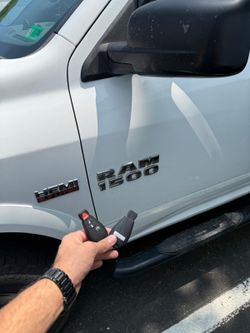 Car Key - Keyless System - Remote Control - Fobic Key