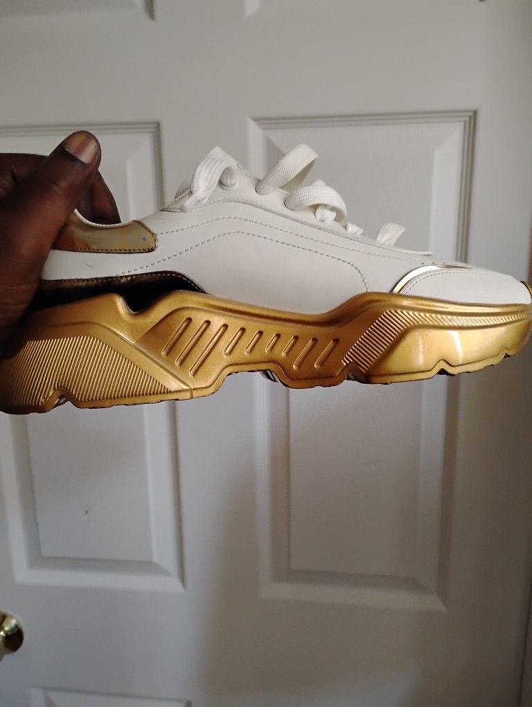 Gym Shoes DG
