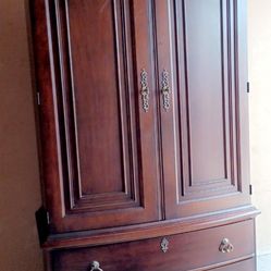TV ARMOIRE 