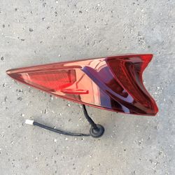 2017 - 2022 TOYOTA PRIUS PRIME LH DRIVER SIDE TAILLIGHT OEM