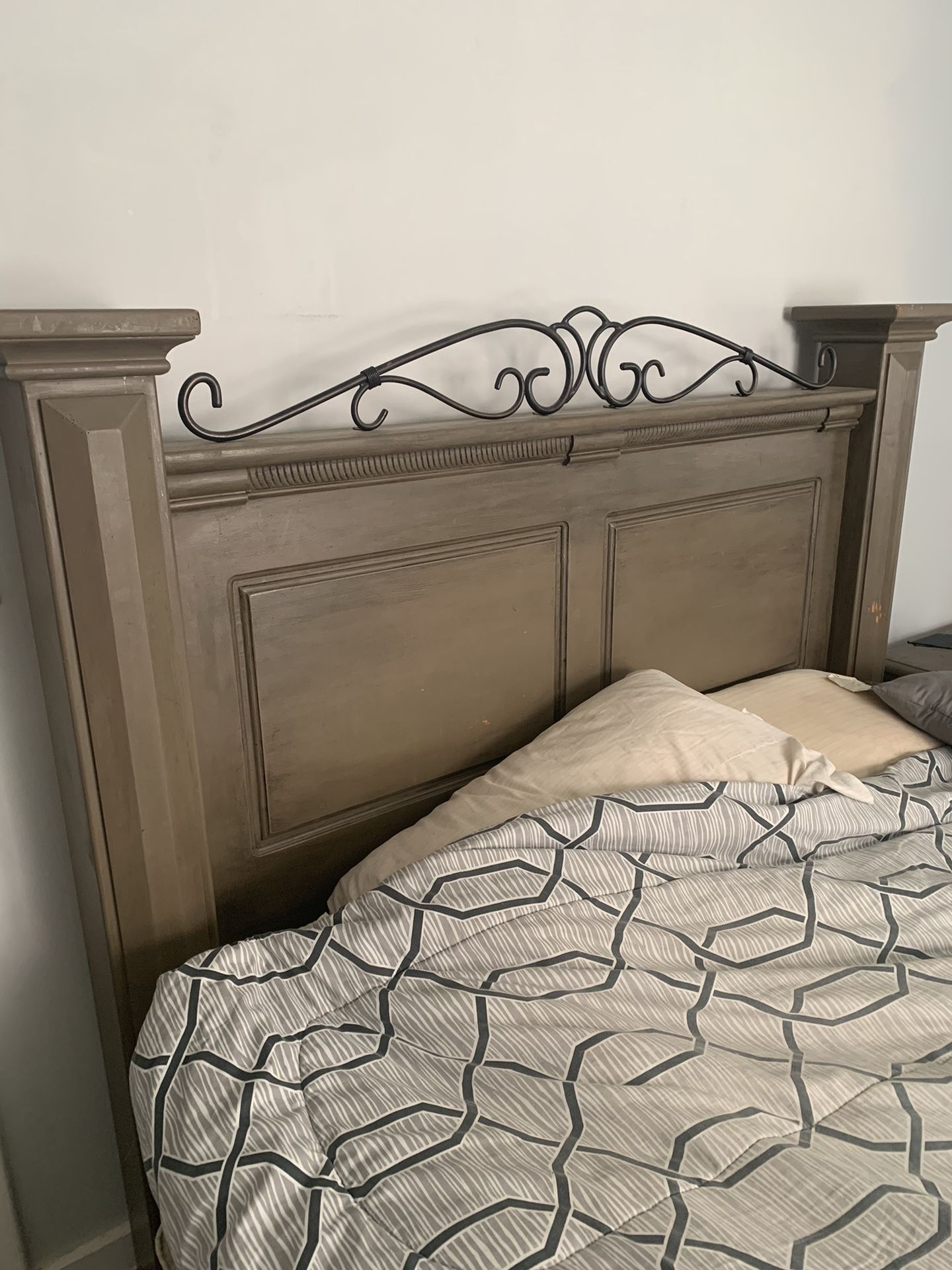Queen Bedroom Suite
