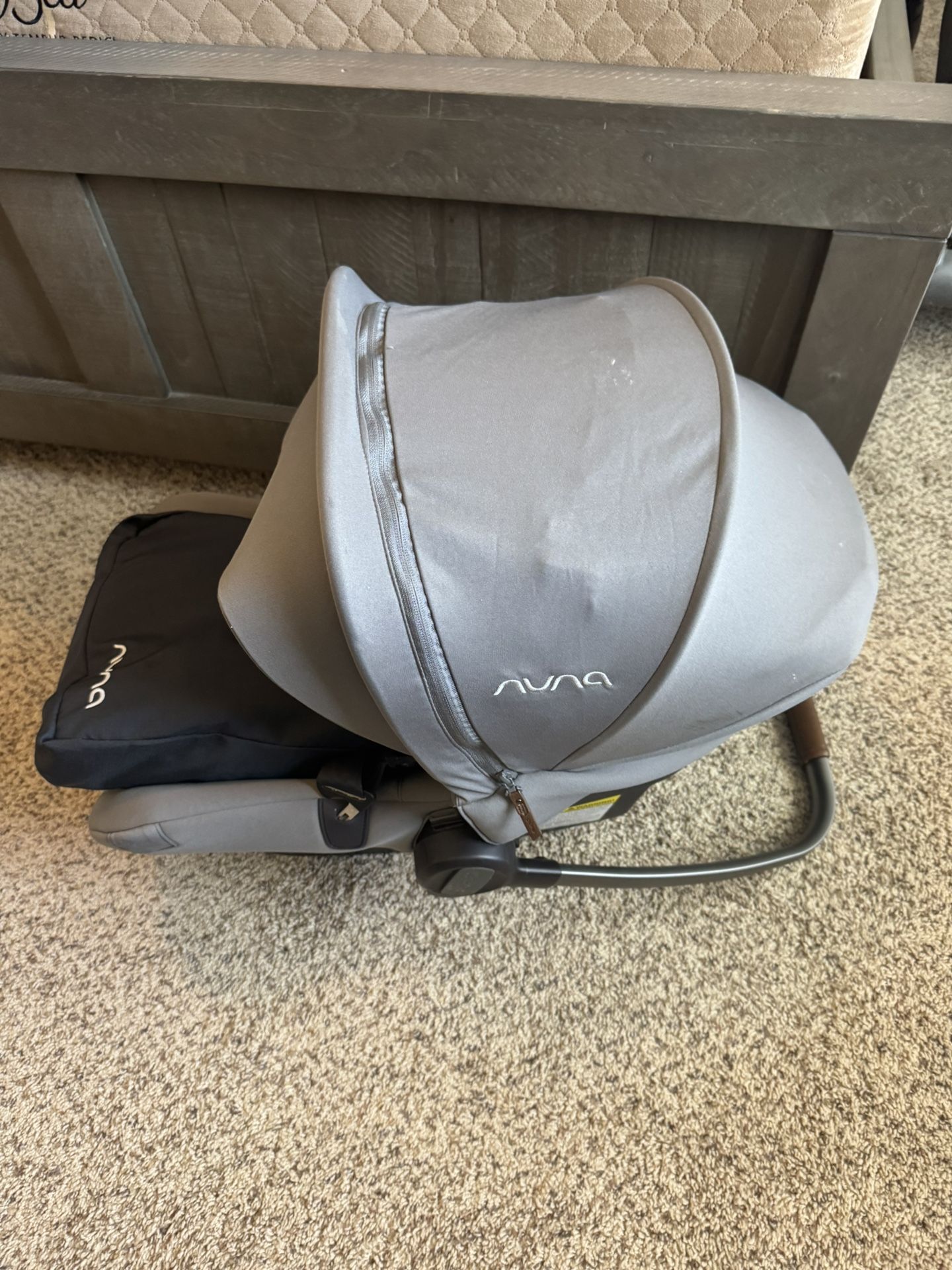 Nuna Infant Car seat