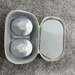 Momcozy wearable breast pump (2 pumps)