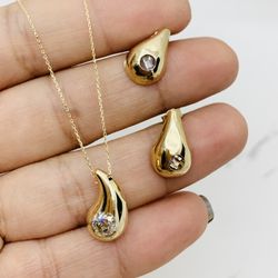 ❤️ 14k solid gold earrings sweet 15 heart ❤️ Yellow gold with diamonds ❤️ Screw-back ❤️ Aretes En oro Con Diamantes Corazones 