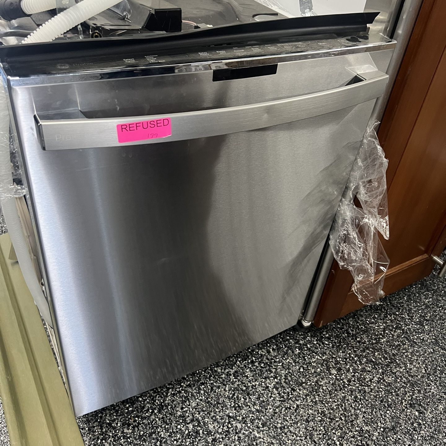 24” NEW GE PROFILE STAINLESS STEEL DISHWASHER FLOOR MODEL