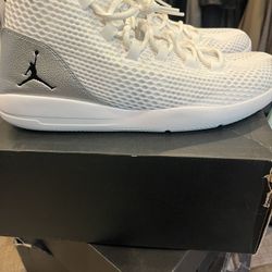 Jordan Reveal Size 12. Like New 