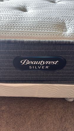 Beautyrest 12” Silver BRS900 Medium-Firm Queen Mattress