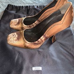 Prada floral silk curved heel pumps size 38.5 