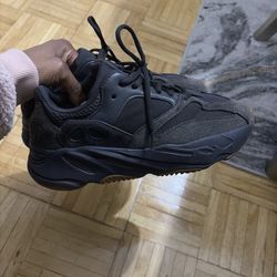 Adidas men’s Yeezy boost 700