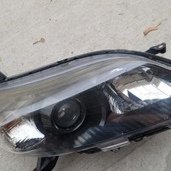 2014 Sienna Headlight Right