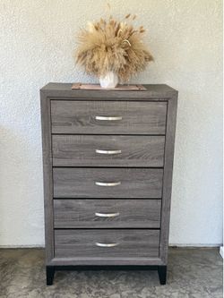 Tall dresser, with 5 drawers
