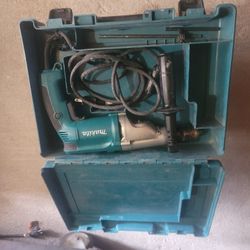 Makita impact drill in excellent condition, lightly used