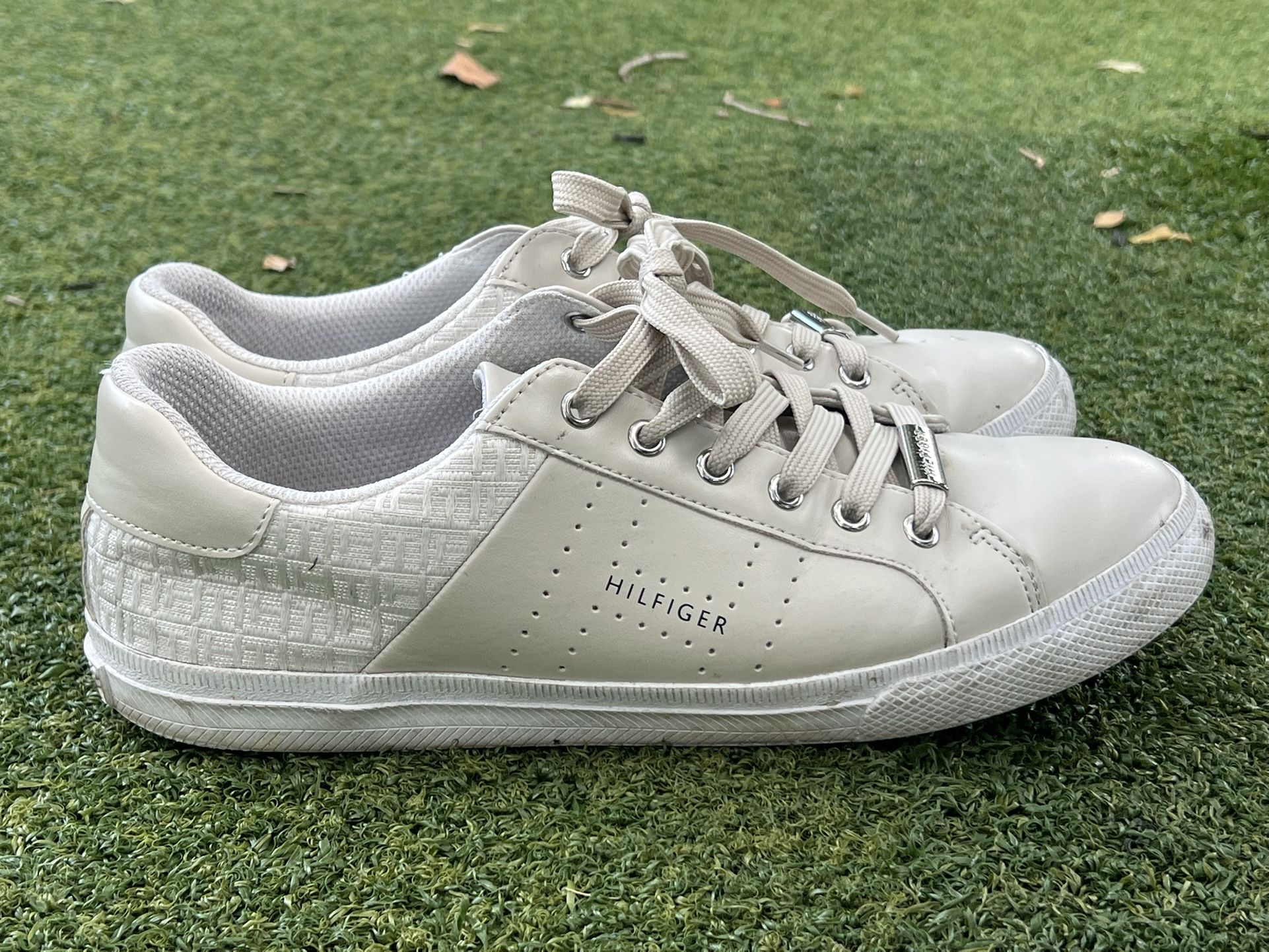 👟 Tommy Hilfiger Women’s Off-White Low-Top Sneakers – Size 9