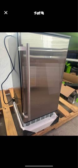 NewAir 80-Ib Ice Per day Freestanding or built-in Craft Ice Maker