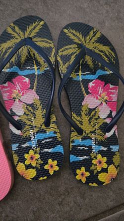 Size 8 flip flops. New. 31st Ave and Thunderbird