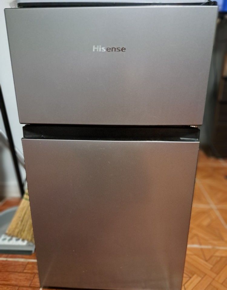 2 Refrigerator With Freezer For Sale. $60 Each