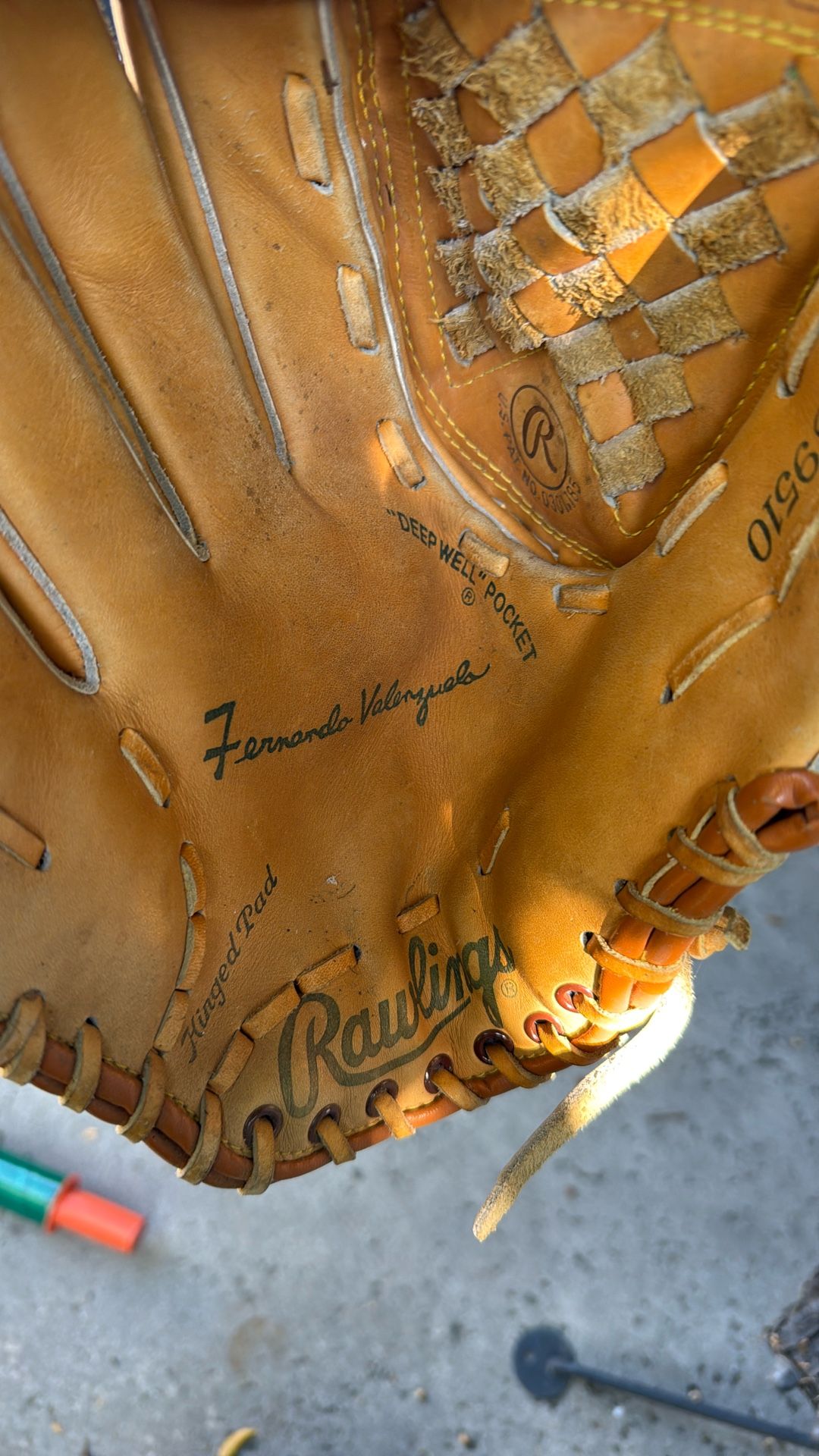 Rawlings Lefty Fernando Valenzuela Baseball Glove.