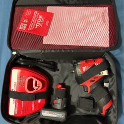 Milwaukee M12 fuel 12v 3/8 stubby impact