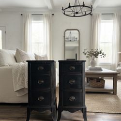 Hickory Co nightstand/endtable pair 