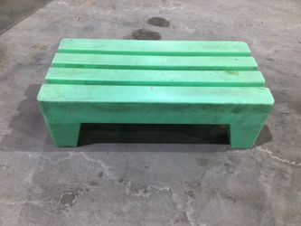 Plastic Green Dunnage Rack, 36" x 18"