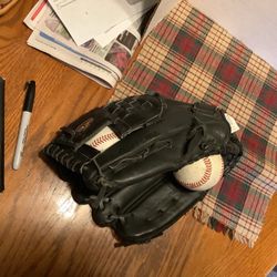 Easton 12.5” Black Magic baseball/softball glove excellent condition comes with 2 baseballs or softballs Catch with right hand and throw with left han