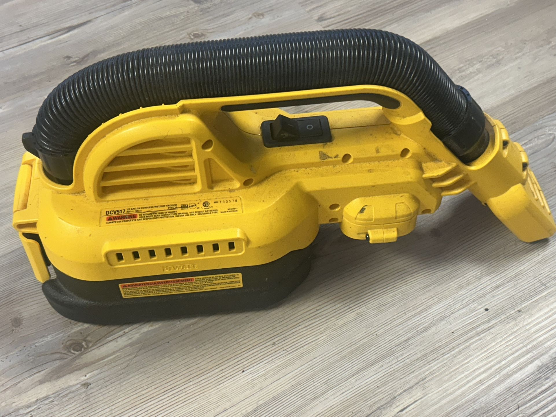 DeWalt DCV517 20V MAX Cordless Wet/Dry Vacuum Handheld Shop Vac - Tool Only