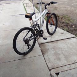 Mongoose Bike Needs Some Handles Like Covers Basically Add A New Seat And Two Tubes So That's Why I'm Selling It For Cheap It's A It's A Really Good B