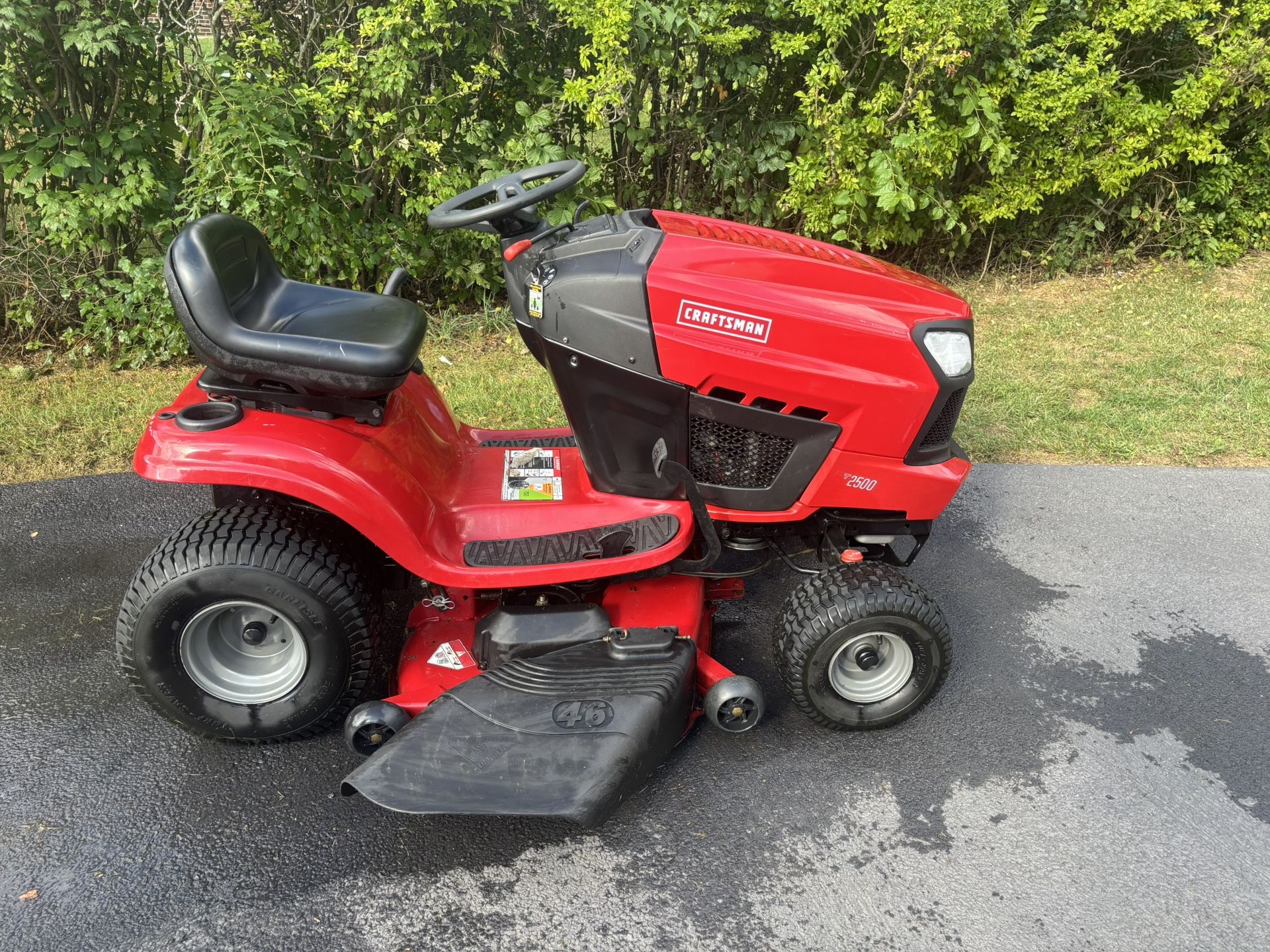 Craftsman T2500 Riding Lawnmower