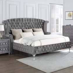 Three-piece King Bedroom Set With King Bed Frame Dresser Mirror And Night Stand