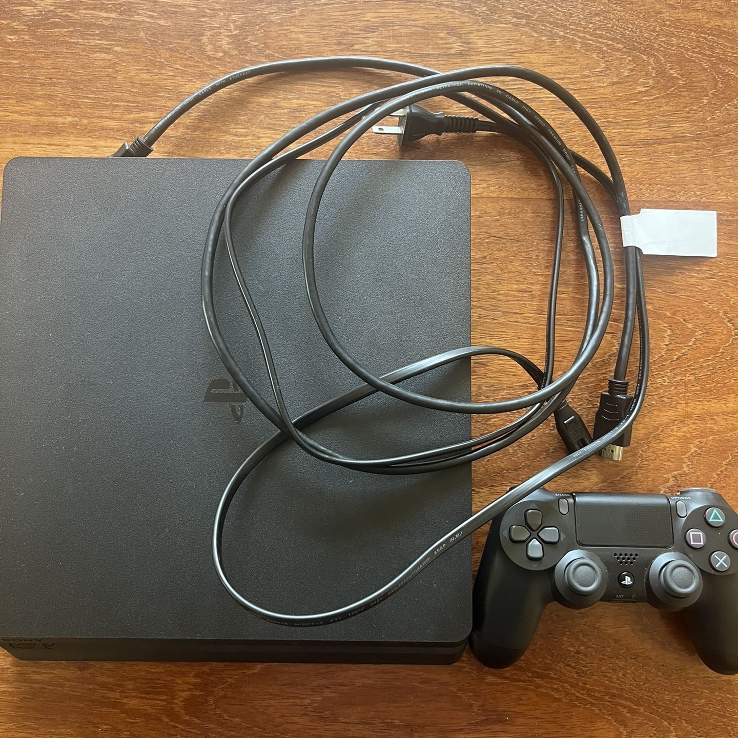 PS4 Slim - PlayStation 