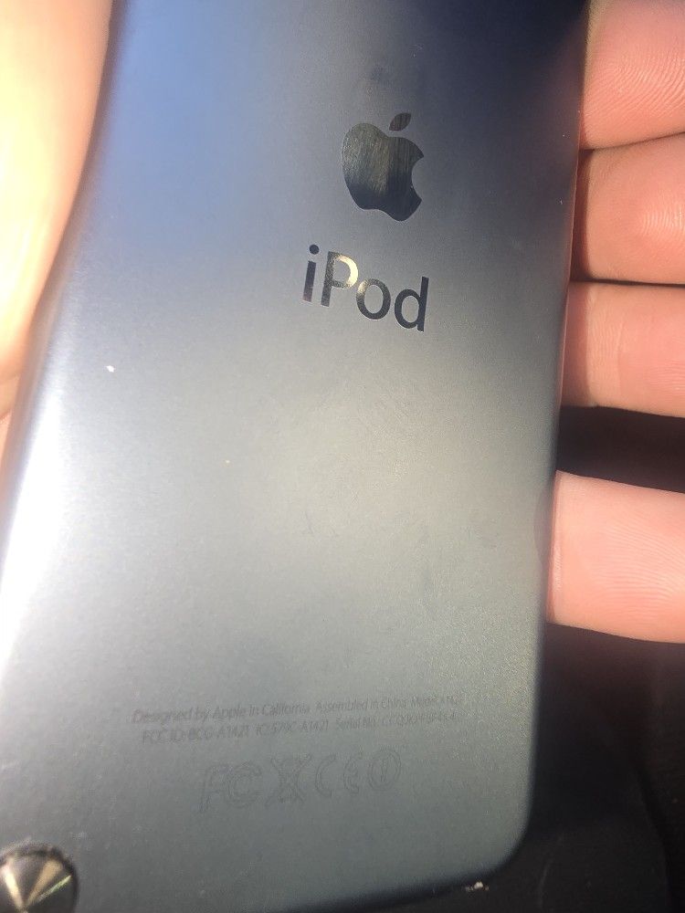 Ipod / Applee With Charger. $95