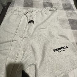 Essentials Shorts 