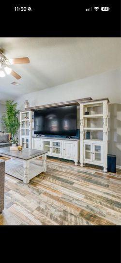 Entertainment center