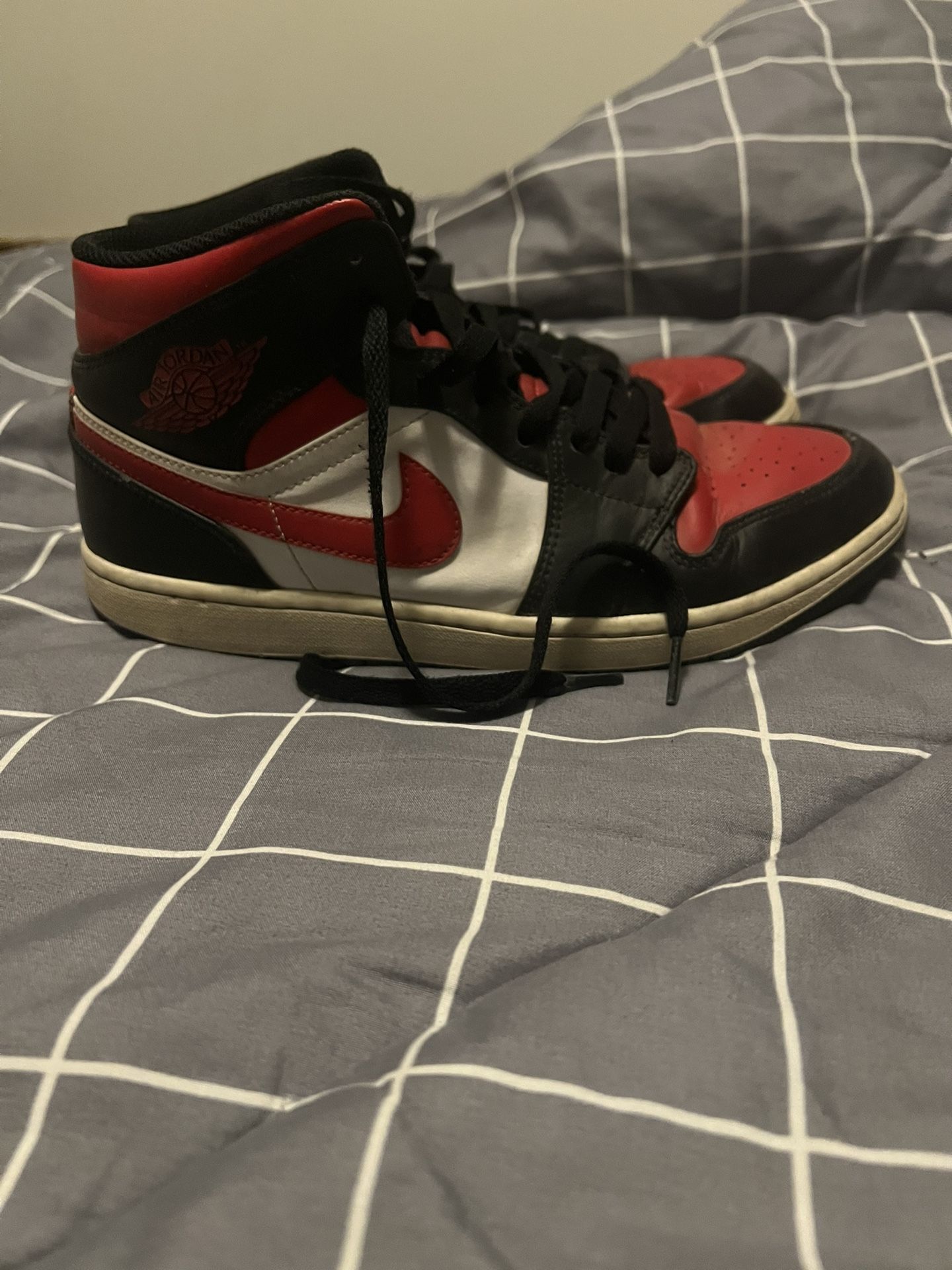 Jordan 1 Mid Size 9.5