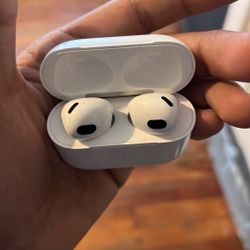 2nd Gen AirPods Good Condition 100% Real 