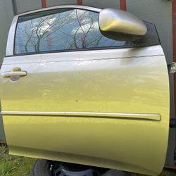 2010 Toyota Corolla Passenger Front Door Assembly